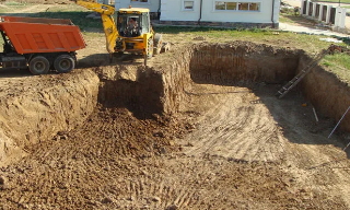 Рытье котлованов под фундамент в Пскове – цена от 2542 руб. за м3 | 2Землекопа-Пск