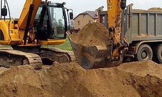 Выкопать яму экскаватором в Пскове от 916 руб. - 2Землекопа-Пск